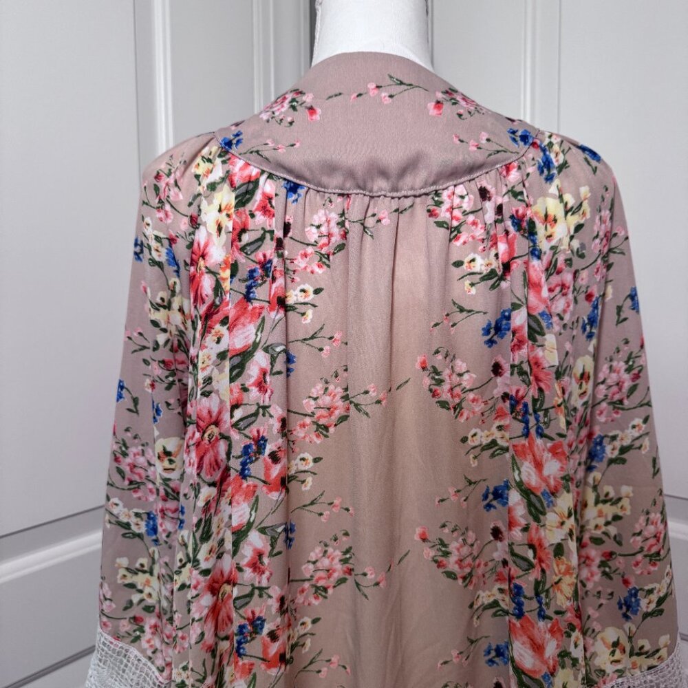 Kimono Style Floral Top with Lace, Size Small - Picture 6 of 9
